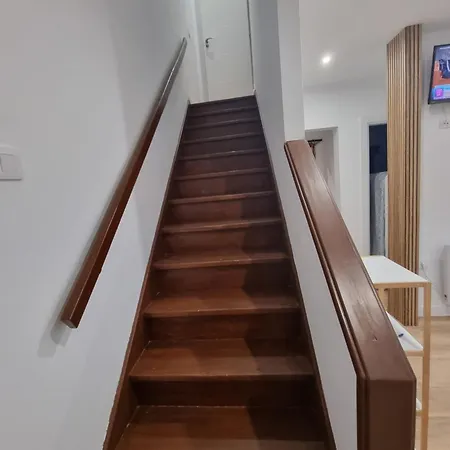 House Only For ! 3 Bedroom 2wc,bbq,balcon 2,centro Vila! Дом отдыха Вила-Нова-ди-Сервейра