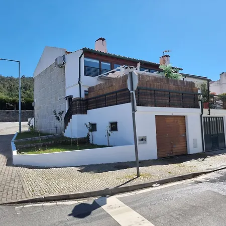House Only For ! 3 Bedroom 2wc,bbq,balcon 2,centro Vila! Вила-Нова-ди-Сервейра