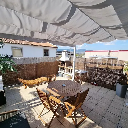 House Only For ! 3 Bedroom 2wc,bbq,balcon 2,centro Vila! Дом отдыха