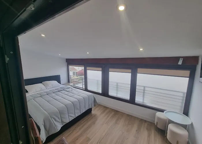 펜션 House Only For ! 3 Bedroom 2wc,bbq,balcon 2,centro Vila! 빌라노바 데 세르베이라