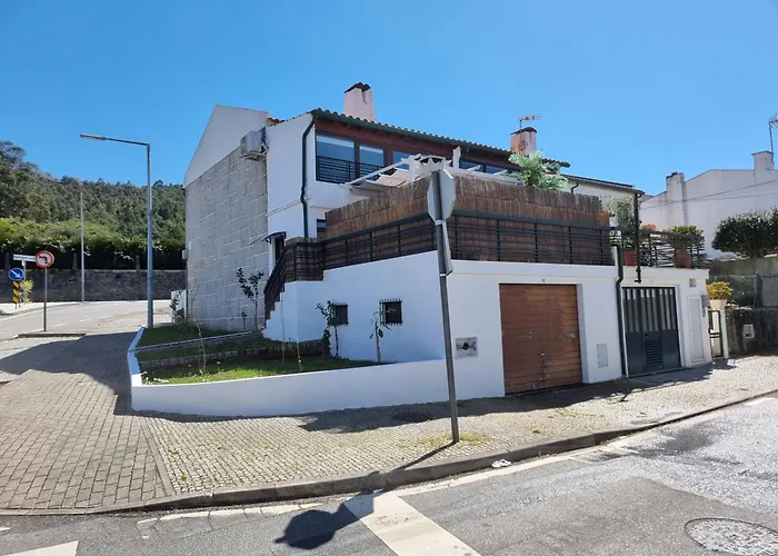 House Only For ! 3 Bedroom 2wc,bbq,balcon 2,centro Vila! Vila Nova de Cerveira